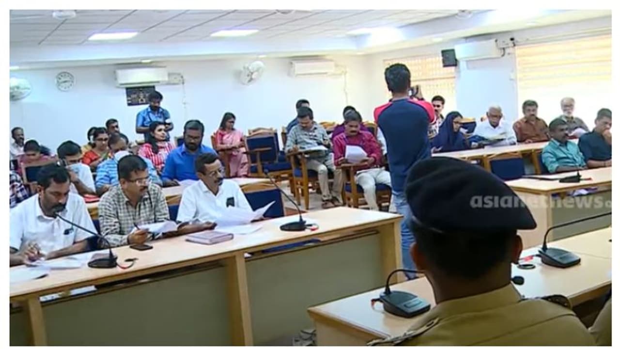 എന്ഡോസള്ഫാന് ദുരിതനിവാരണ പ്രവര്ത്തനങ്ങള് ഏകോപിപ്പിക്കുന്ന റെമഡിയേഷന് സെല് യോഗം ചേര്ന്നിട്ട് ഒരു വര്ഷം എന്ഡോസള്ഫാന് ദുരിതനിവാരണ പ്രവര്ത്തനങ്ങള് ഏകോപിപ്പിക്കുന്ന റെമഡിയേഷന് സെല് യോഗം ചേര്ന്നിട്ട് ഒരു വര്ഷം