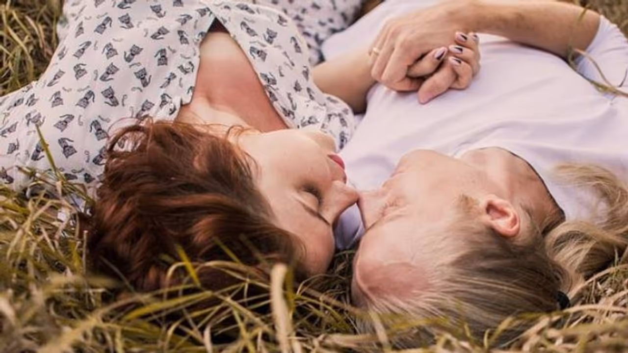 കാമുകി കുഞ്ഞുങ്ങളെപ്പോലെ കൊഞ്ചി സംസാരിക്കുന്നു, അവളെ ഇട്ടിട്ടുപോണോ എന്ന് യുവാവ്