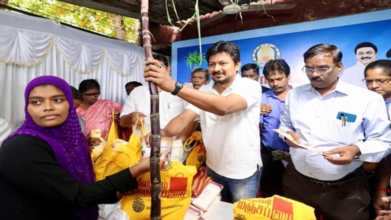 பொங்கல் பரிசு ரூ.1000: முதல்வர் அறிவிப்பின் பின்னணியில் சின்னவர்! பொங்கல் பரிசு ரூ.1000: முதல்வர் அறிவிப்பின் பின்னணியில் சின்னவர்!