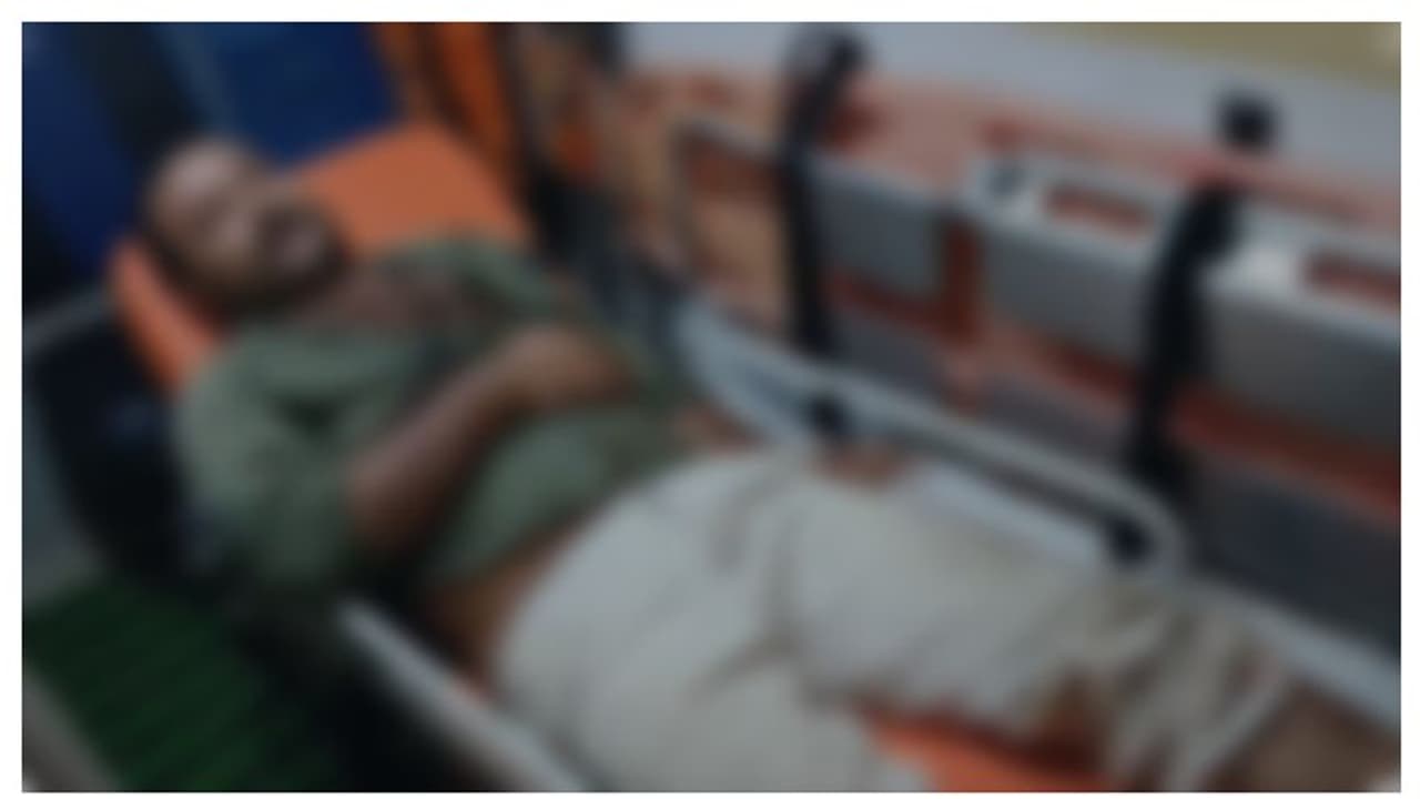 ഫെയ്സ്ബുക്കിൽ രാഷ്ട്രീയ പോസ്റ്റ്; യൂത്ത് കോൺഗ്രസ് പ്രവര്ത്തകന് വെട്ടേറ്റു, കാൽ തല്ലിയൊടിച്ചു ഫെയ്സ്ബുക്കിൽ രാഷ്ട്രീയ പോസ്റ്റ്; യൂത്ത് കോൺഗ്രസ് പ്രവര്ത്തകന് വെട്ടേറ്റു, കാൽ തല്ലിയൊടിച്ചു