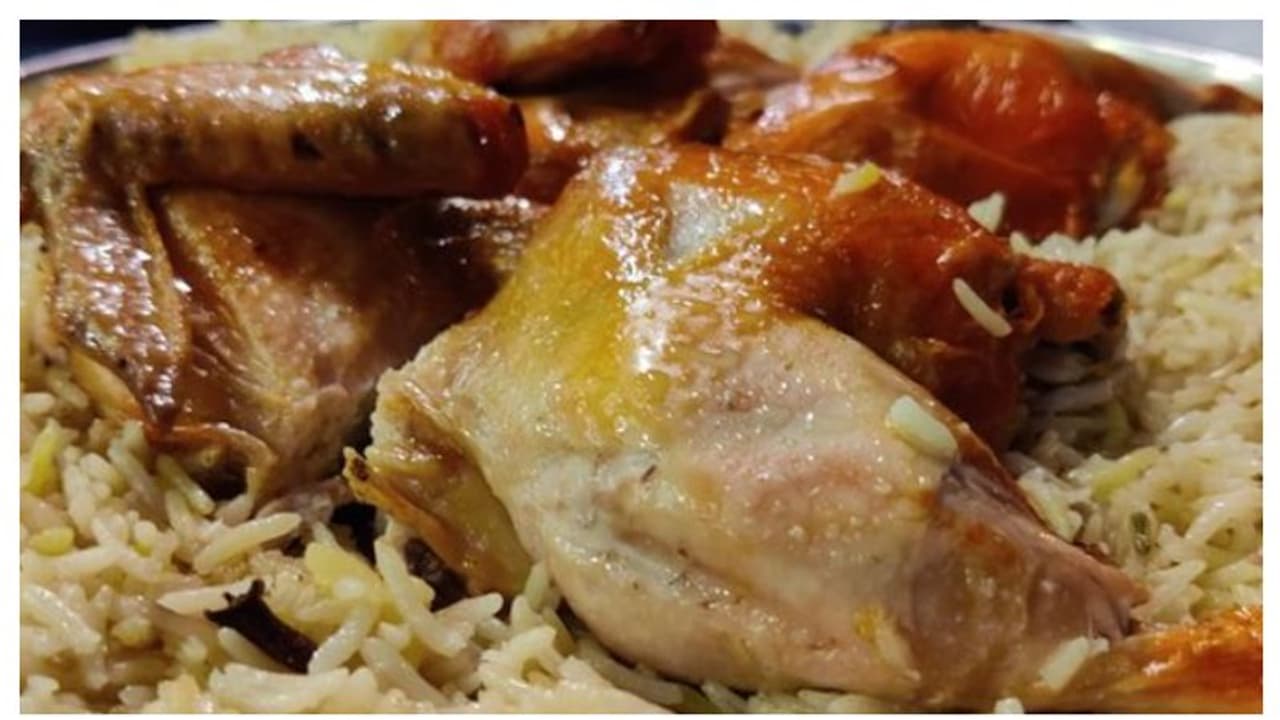 കുഴിമന്തിയിൽ നിന്ന് ഭക്ഷ്യവിഷബാധ; 'പാതിരാക്കോഴി' ഉടമയ്ക്കും ജീവനക്കാർക്കുമെതിരെ കേസ്