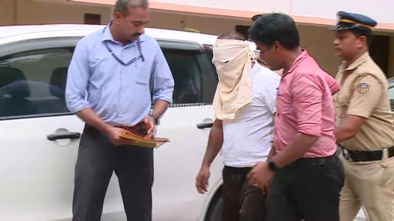 13 വര്ഷം ഒളിവിലിരിക്കാൻ സവാദിനെ സഹായിച്ചതാര്? കാണാമറയത്ത് കഴിഞ്ഞതെവിടെ? സംരക്ഷിച്ചവരെ പിടികൂടാൻ എന്ഐഎ 13 വര്ഷം ഒളിവിലിരിക്കാൻ സവാദിനെ സഹായിച്ചതാര്? കാണാമറയത്ത് കഴിഞ്ഞതെവിടെ? സംരക്ഷിച്ചവരെ പിടികൂടാൻ എന്ഐഎ