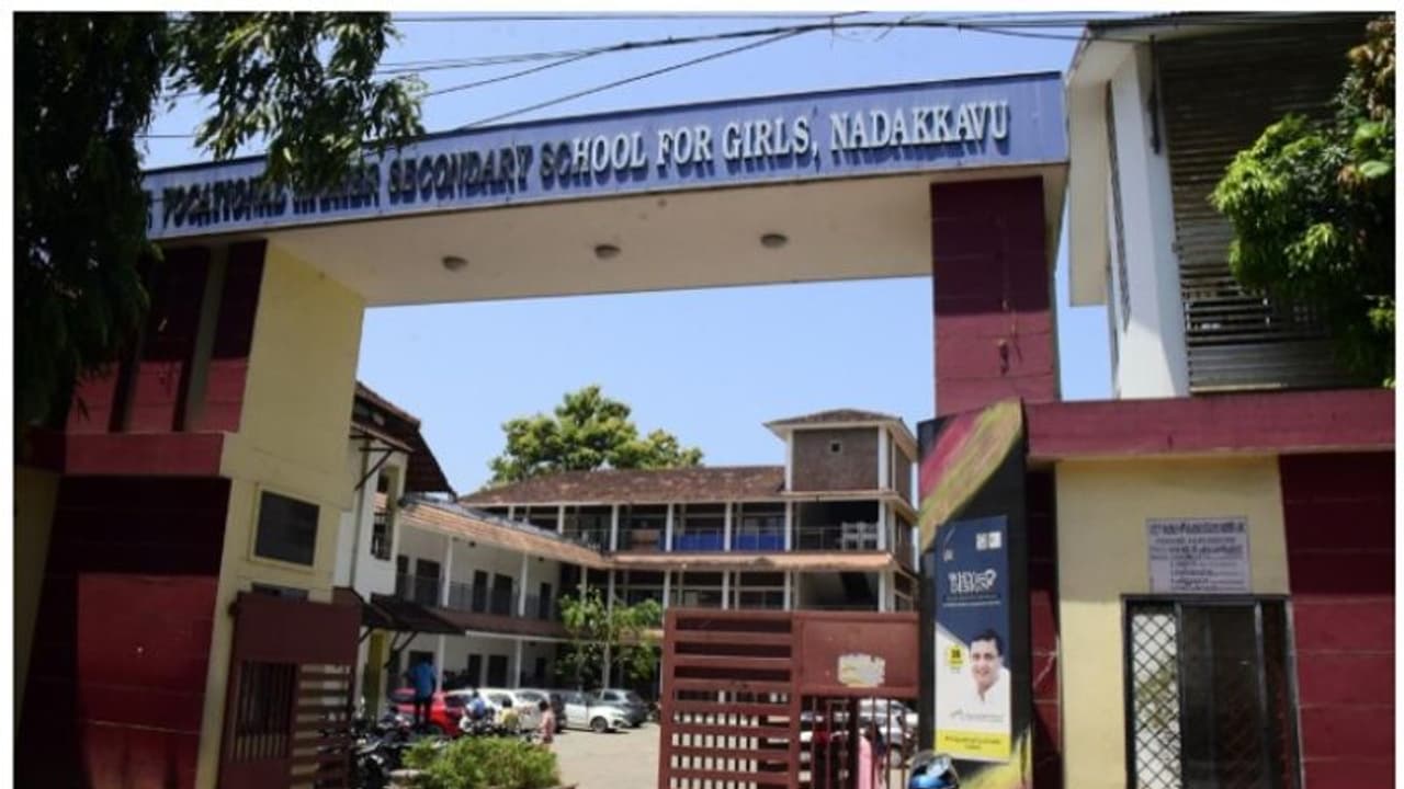 പ്രധാനാധ്യാപകരുടെ കലഹം സ്കൂളിൽ ആഭ്യന്തര യുദ്ധമായി; അപമര്യാദയായി പെരുമാറിയെന്ന് അധ്യാപികമാരുടെ പരാതി പോലീസിന് പ്രധാനാധ്യാപകരുടെ കലഹം സ്കൂളിൽ ആഭ്യന്തര യുദ്ധമായി; അപമര്യാദയായി പെരുമാറിയെന്ന് അധ്യാപികമാരുടെ പരാതി പോലീസിന്