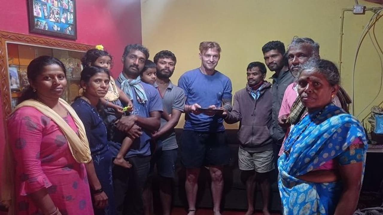 ಚಿಕ್ಕಮಗಳೂರು: ಇಂಗ್ಲೆಂಡ್ ಪ್ರಜೆಗೂ ಅಯೋಧ್ಯೆಯ ಮಂತ್ರಾಕ್ಷತೆ ಹಂಚಿದ ಮಲೆನಾಡಿಗರು ಚಿಕ್ಕಮಗಳೂರು: ಇಂಗ್ಲೆಂಡ್ ಪ್ರಜೆಗೂ ಅಯೋಧ್ಯೆಯ ಮಂತ್ರಾಕ್ಷತೆ ಹಂಚಿದ ಮಲೆನಾಡಿಗರು