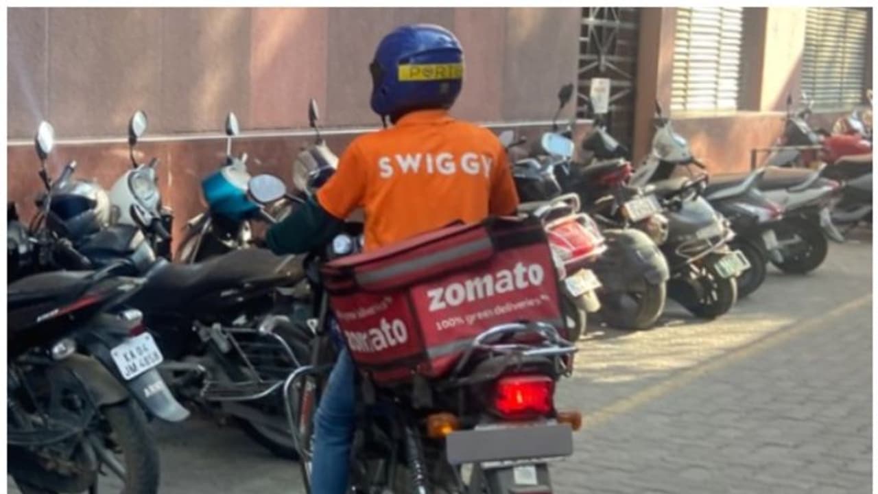 സ്വിഗ്ഗി ഷര്‍ട്ടും സൊമാറ്റോ ബാഗും; പേരുകളില്‍ എന്തിരിക്കുന്നുവെന്ന് സോഷ്യല്‍ മീഡിയ !