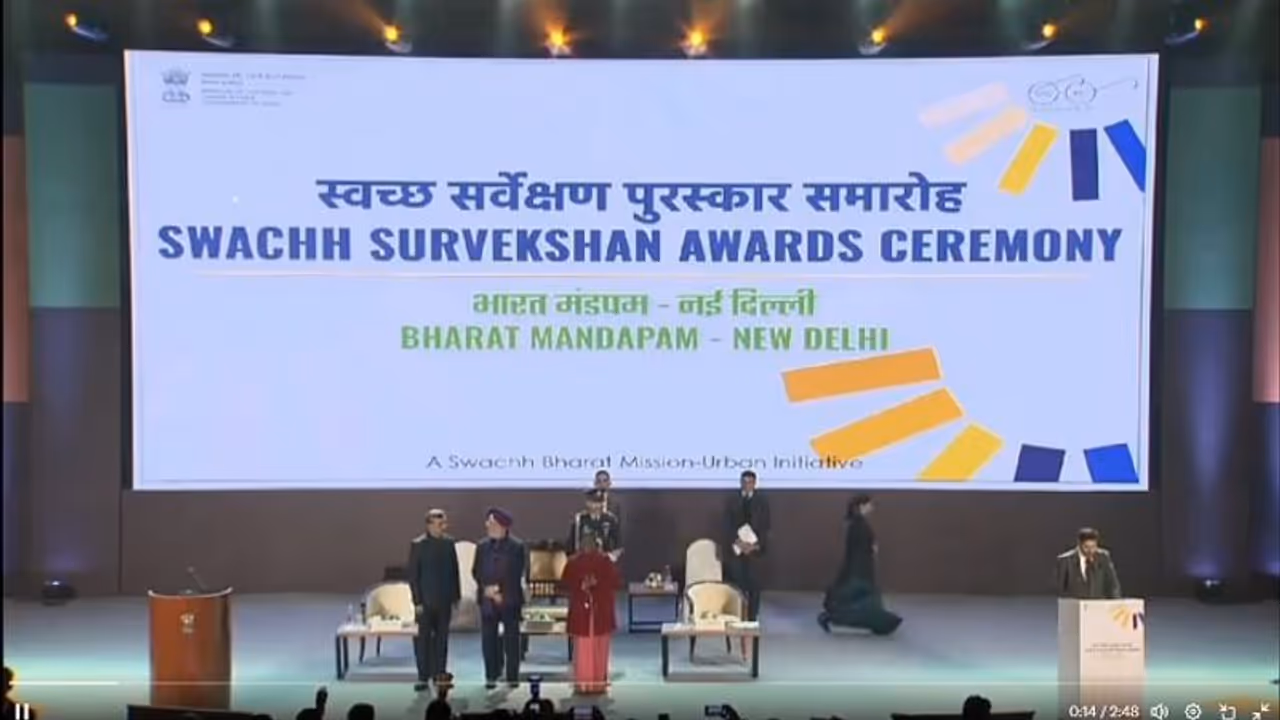 Swachh Survekshan 2024: Indore bags top spot as cleanest city for 7th time; Surat joint winner (WATCH) Swachh Survekshan 2024: Indore bags top spot as cleanest city for 7th time; Surat joint winner (WATCH)