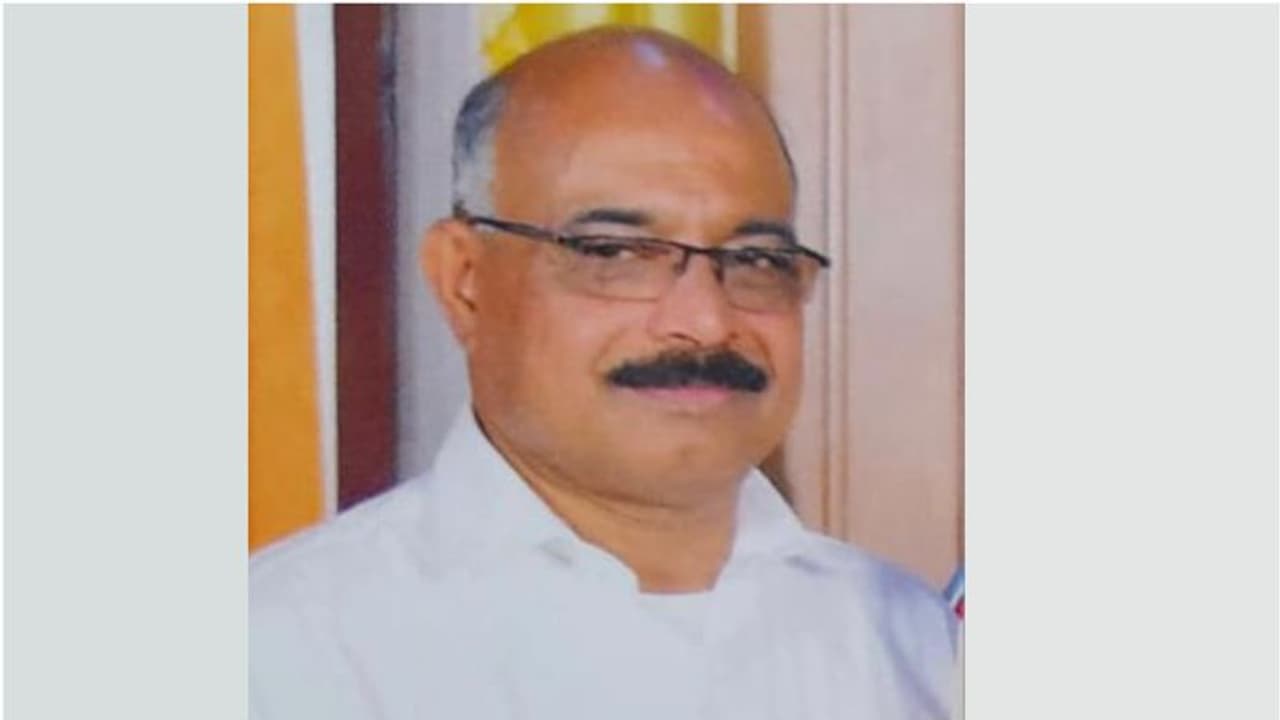 റിയാദില് മരിച്ച പ്രവാസി മലയാളിയുടെ മൃതദേഹം നാട്ടിലേക്ക് കൊണ്ടുപോയി റിയാദില് മരിച്ച പ്രവാസി മലയാളിയുടെ മൃതദേഹം നാട്ടിലേക്ക് കൊണ്ടുപോയി