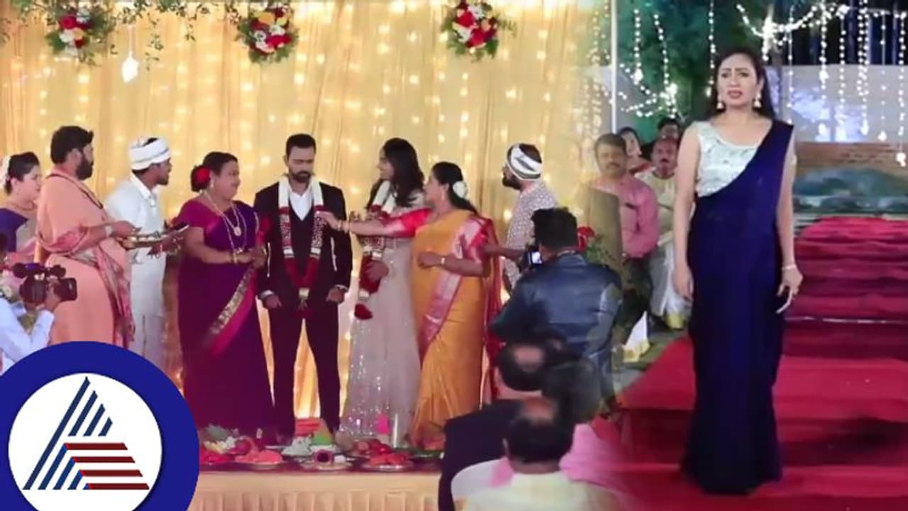 ಕಾವ್ಯಾ ಮೇಡಂ... ಲವ್ ಯೂ... ಲವ್ ಯೂ... ಅಂತಿದ್ದಾರೆ ಭಾಗ್ಯಲಕ್ಷ್ಮಿ ಅಭಿಮಾನಿಗಳು... ಕಾವ್ಯಾ ಮೇಡಂ... ಲವ್ ಯೂ... ಲವ್ ಯೂ... ಅಂತಿದ್ದಾರೆ ಭಾಗ್ಯಲಕ್ಷ್ಮಿ ಅಭಿಮಾನಿಗಳು...