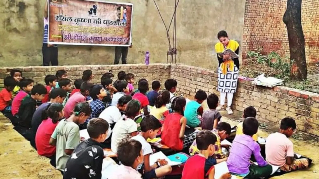 कूड़ा बीनने भीख मांगने वाले हाथों में अब कॉपी कलम, 200 से ज्यादा बच्चों को फ्री एजूकेशन कूड़ा बीनने भीख मांगने वाले हाथों में अब कॉपी कलम, 200 से ज्यादा बच्चों को फ्री एजूकेशन