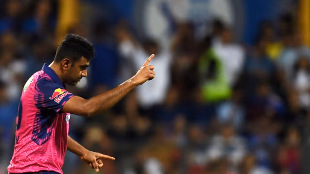 ഓവര്റേറ്റഡ് എന്ന് പറഞ്ഞത് ഐപിഎല് മാത്രം കണ്ടല്ലേ; 'സഞ്ജു സാംസണ് ബോയി'യെ പിന്തുണച്ച് അശ്വിന് ഓവര്റേറ്റഡ് എന്ന് പറഞ്ഞത് ഐപിഎല് മാത്രം കണ്ടല്ലേ; 'സഞ്ജു സാംസണ് ബോയി'യെ പിന്തുണച്ച് അശ്വിന്