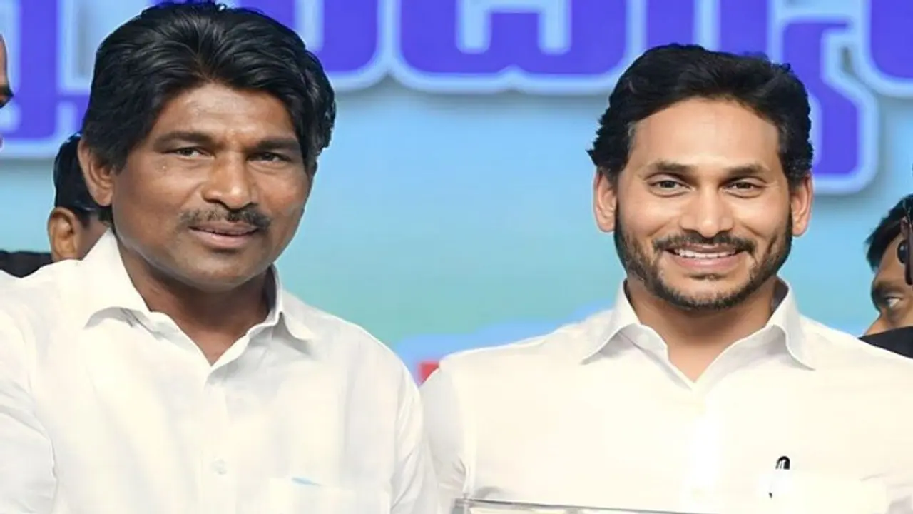 వైసిపిలో సీట్ల లొల్లి ... టికెట్ ఇవ్వకున్నా పోటీ చేస్తానంటున్న సిట్టింగ్ ఎమ్మెల్యే