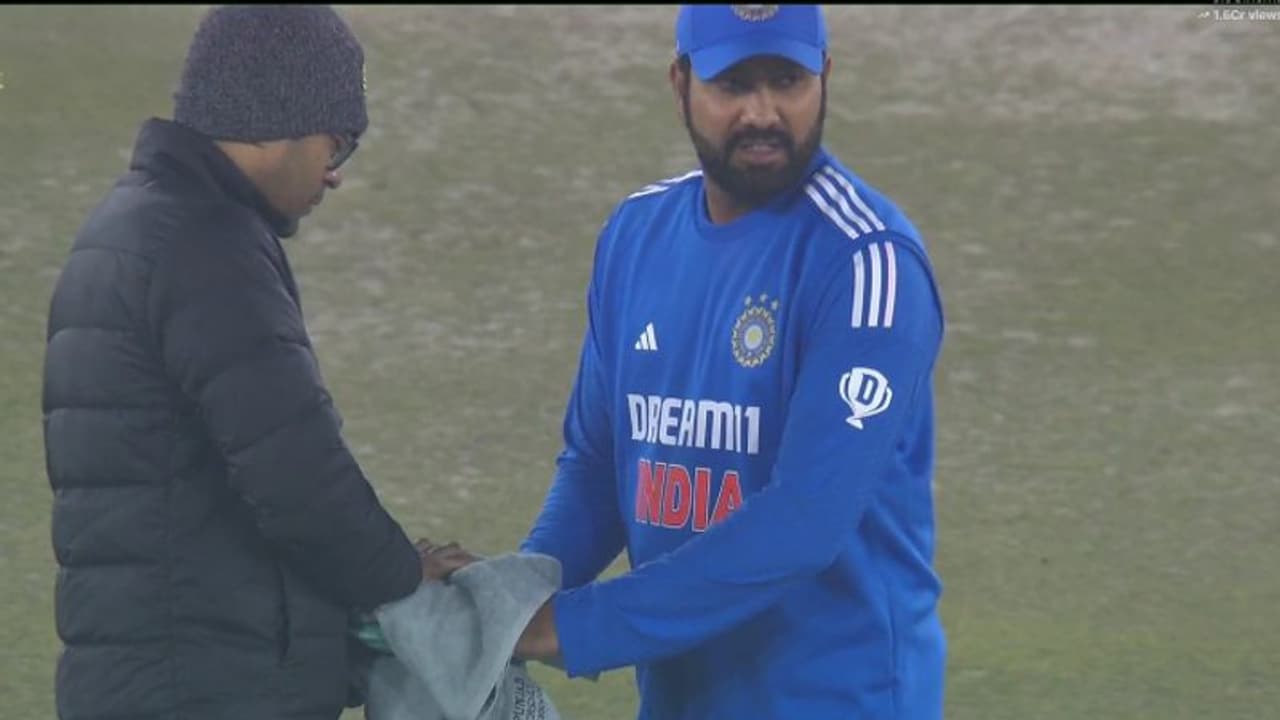 மொஹாலியில் கடும் குளிர் – ஹாட் வாட்டர் பேக் பயன்படுத்திய இந்திய வீரர்கள்! மொஹாலியில் கடும் குளிர் – ஹாட் வாட்டர் பேக் பயன்படுத்திய இந்திய வீரர்கள்!