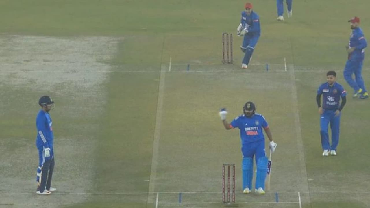 IND vs AFG: టీ20 రీఎంట్రీలో రోహిత్ శర్మ డకౌట్ .. శుభమన్ గిల్ పై ఫైర్ ! వీడియో ఇదిగో IND vs AFG: టీ20 రీఎంట్రీలో రోహిత్ శర్మ డకౌట్ .. శుభమన్ గిల్ పై ఫైర్ ! వీడియో ఇదిగో