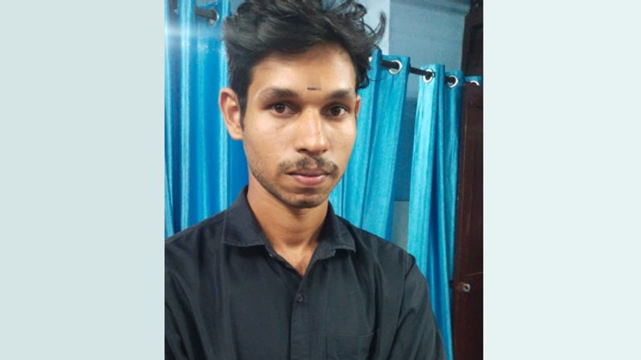 അടുക്കളയോട് ചേര്ന്നുള്ള ബാത്ത്റൂമിൽ അതിക്രമിച്ച് കയറി 15 കാരിയെ പീഡിപ്പിച്ചു; 35 വര്ഷം കഠിന തടവും പിഴയും അടുക്കളയോട് ചേര്ന്നുള്ള ബാത്ത്റൂമിൽ അതിക്രമിച്ച് കയറി 15 കാരിയെ പീഡിപ്പിച്ചു; 35 വര്ഷം കഠിന തടവും പിഴയും