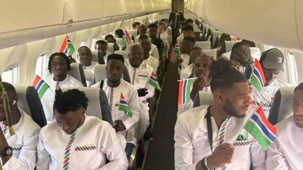 ക്യാബിനിലെ ഓക്സിജൻ വിതരണം തകരാറിൽ, വിമാനയാത്രക്കിടെ മയങ്ങി വീണ് ഗാംബിയൻ ഫുട്ബോൾ ടീം, ഒഴിവായത് വൻദുരന്തം ക്യാബിനിലെ ഓക്സിജൻ വിതരണം തകരാറിൽ, വിമാനയാത്രക്കിടെ മയങ്ങി വീണ് ഗാംബിയൻ ഫുട്ബോൾ ടീം, ഒഴിവായത് വൻദുരന്തം