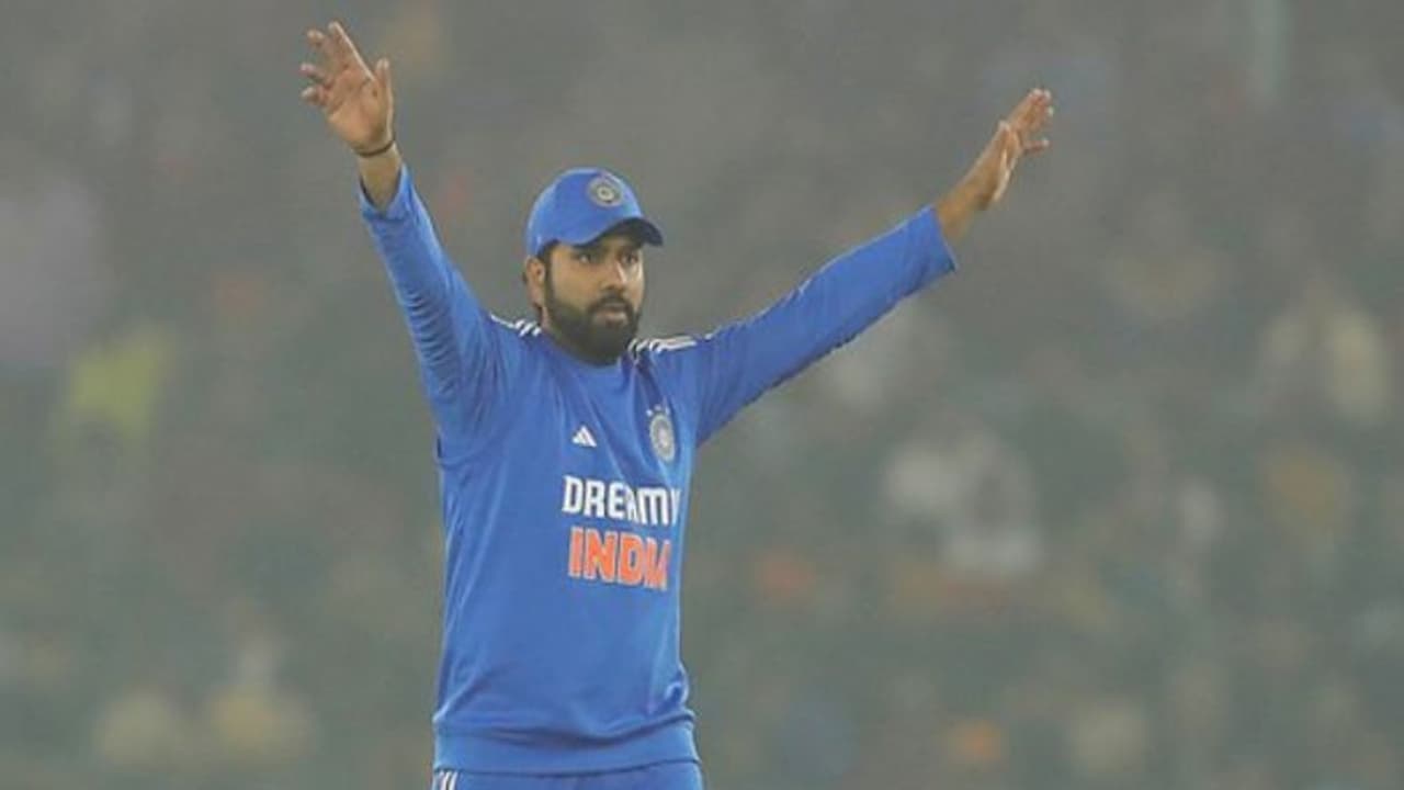 Rohit Sharma: டி20 கிரிக்கெட்டில் 100 வெற்றி – முதல் வீரராக ரோகித் சர்மா வரலாற்று சாதனை! Rohit Sharma: டி20 கிரிக்கெட்டில் 100 வெற்றி – முதல் வீரராக ரோகித் சர்மா வரலாற்று சாதனை!