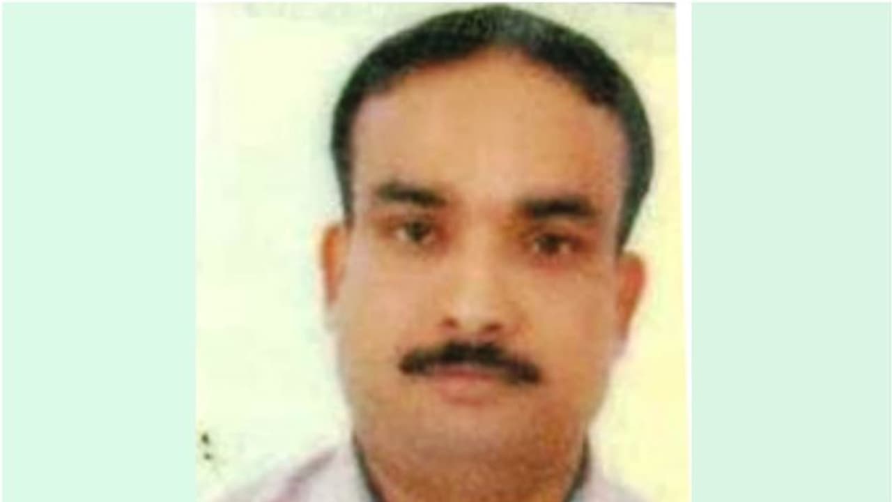 മകൻ ഒരാഴ്ച മുമ്പ് തൊഴിൽ വിസയിൽ എത്തി; പിന്നാലെ പിതാവ് ഹൃദയാഘാതം മൂലം മരിച്ചു 