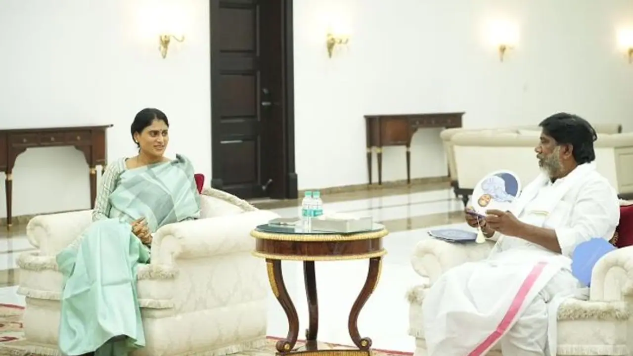 ప్రజా భవన్ కు వైఎస్ షర్మిల ... డిప్యూటీ సీఎం భట్టితో భేటీ ప్రజా భవన్ కు వైఎస్ షర్మిల ... డిప్యూటీ సీఎం భట్టితో భేటీ