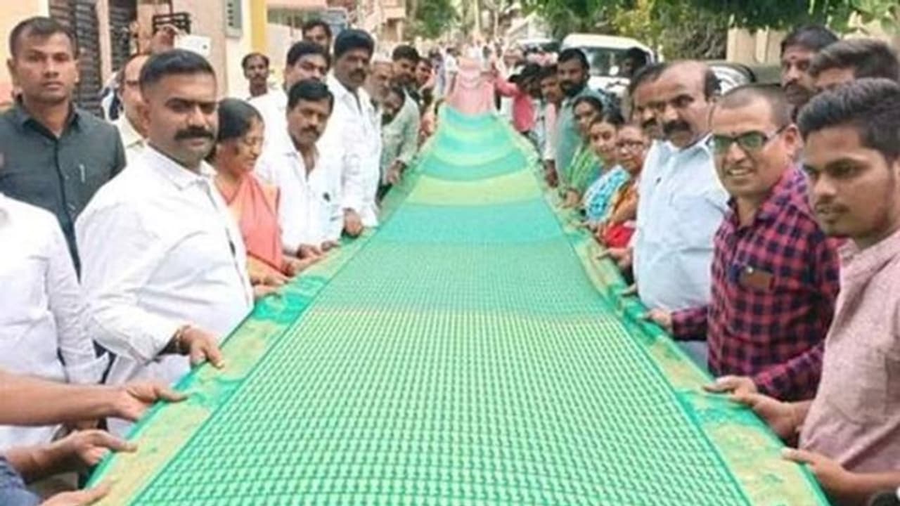 அயோத்தி ராமர் கோயில் கும்பாபிஷேகம்: சீதைக்கு 196 அடி பிரம்மாண்டமான சேலை! அயோத்தி ராமர் கோயில் கும்பாபிஷேகம்: சீதைக்கு 196 அடி பிரம்மாண்டமான சேலை!