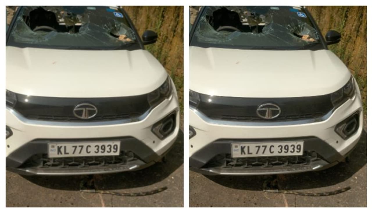 റോഡരികില് നിര്ത്തിയിട്ടിരുന്ന കാര് കത്തി; തീയണച്ച് നാട്ടുകാർ, ഭിന്നശേഷിക്കാരനായ യുവാവിന് ഗുരുതര പരിക്ക് റോഡരികില് നിര്ത്തിയിട്ടിരുന്ന കാര് കത്തി; തീയണച്ച് നാട്ടുകാർ, ഭിന്നശേഷിക്കാരനായ യുവാവിന് ഗുരുതര പരിക്ക്