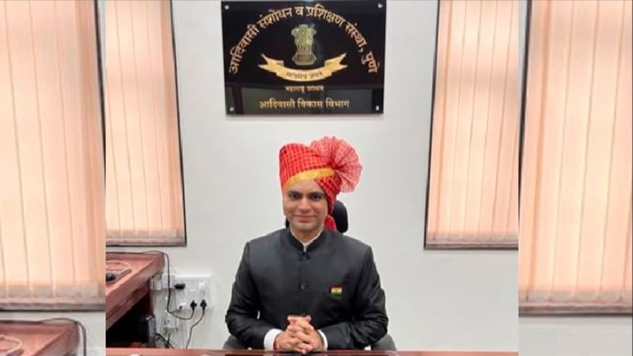 ಕನಸು ಕಾಣಲು ಸಾಧ್ಯವಾದರೆ ಸಾಧಿಸಲು ಸಾಧ್ಯ: ವೈದ್ಯನಾಗಿ ಬಳಿಕ ಐಎಎಸ್ ಆದ ಆದಿವಾಸಿ ತರುಣನ ಯಶೋಗಾಥೆ ಕನಸು ಕಾಣಲು ಸಾಧ್ಯವಾದರೆ ಸಾಧಿಸಲು ಸಾಧ್ಯ: ವೈದ್ಯನಾಗಿ ಬಳಿಕ ಐಎಎಸ್ ಆದ ಆದಿವಾಸಿ ತರುಣನ ಯಶೋಗಾಥೆ