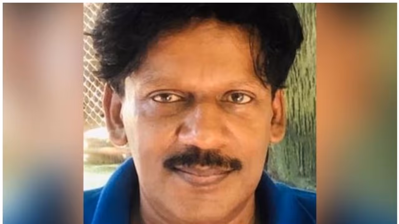 ദൂരദര്ശനിലെ തത്സമയ പരിപാടിക്കിടെ കാർഷിക സർവ്വകലാശാല പ്ലാനിങ് ഡയറക്ടര് കുഴഞ്ഞുവീണുമരിച്ചു ദൂരദര്ശനിലെ തത്സമയ പരിപാടിക്കിടെ കാർഷിക സർവ്വകലാശാല പ്ലാനിങ് ഡയറക്ടര് കുഴഞ്ഞുവീണുമരിച്ചു