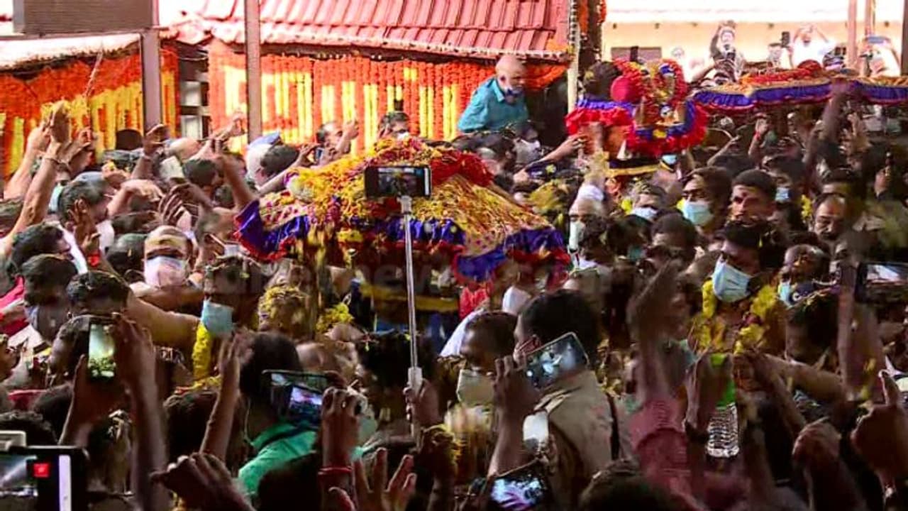 ശബരിമല മകരവിളക്ക്: തിരുവാഭരണ ഘോഷയാത്ര പന്തളത്ത് നിന്ന് ഇന്ന് പുറപ്പെടും, രാജപ്രതിനിധി അനുഗമിക്കില്ല