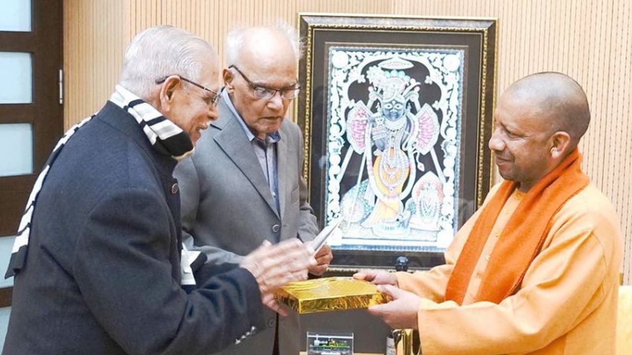 ಯುಪಿ ಸಿಎಂ ಯೋಗಿ ಆದಿತ್ಯನಾಥರನ್ನು ಭೇಟಿ ಮಾಡಿದ ಎಸ್ ಎಲ್ ಭೈರಪ್ಪ ಯುಪಿ ಸಿಎಂ ಯೋಗಿ ಆದಿತ್ಯನಾಥರನ್ನು ಭೇಟಿ ಮಾಡಿದ ಎಸ್ ಎಲ್ ಭೈರಪ್ಪ