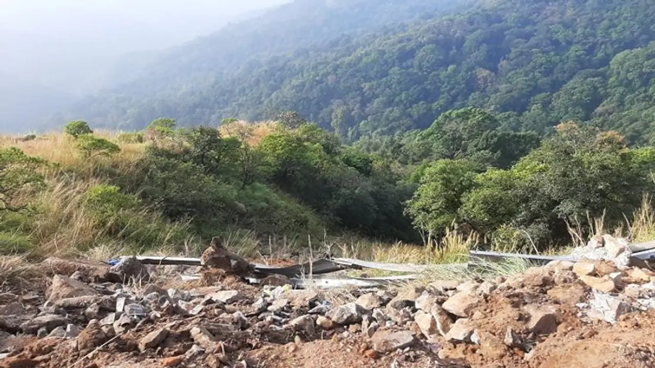 Chikkamagaluru: Driver miraculously survives 2000 foot fall as truck falls down Charmadi ghat Chikkamagaluru: Driver miraculously survives 2000 foot fall as truck falls down Charmadi ghat