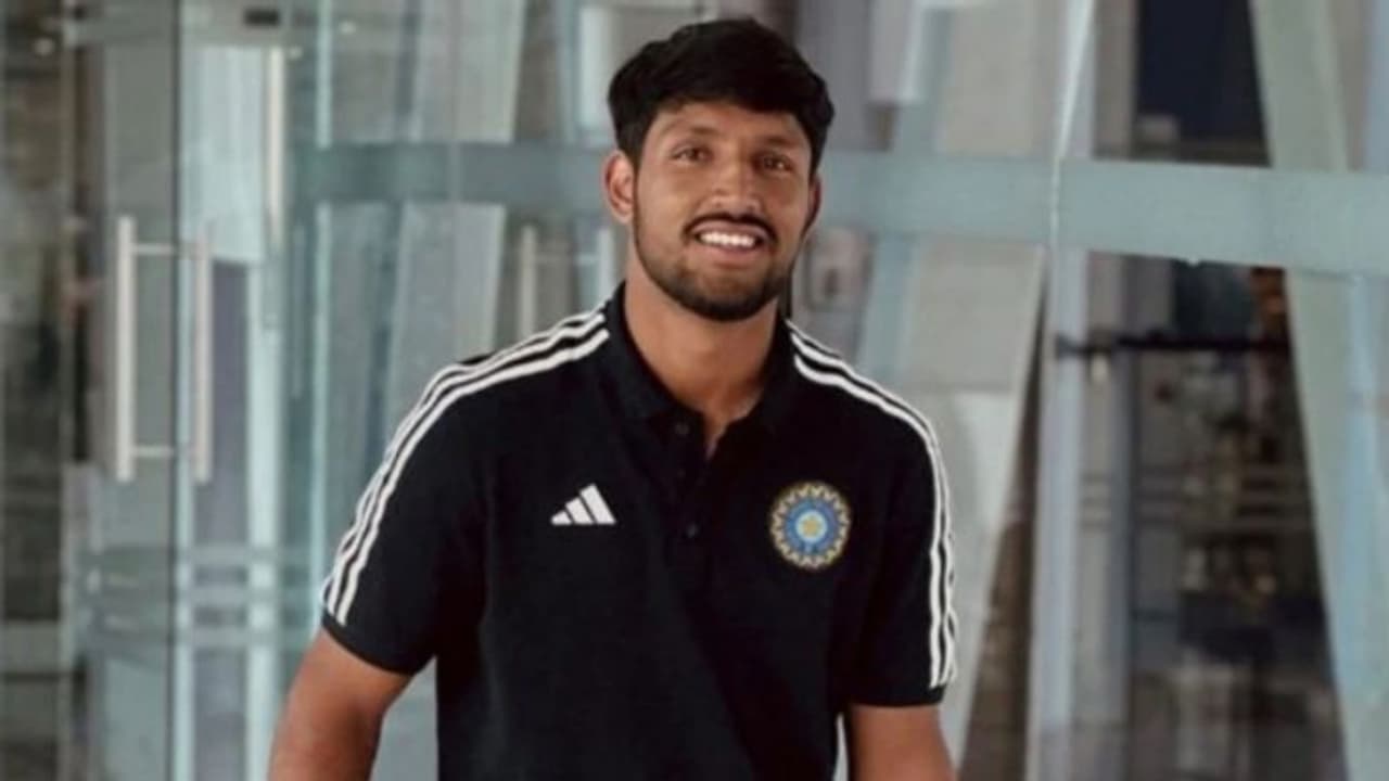 Dhruv Jurel: கிரிக்கெட் கிட் வாங்க அம்மா தங்க சங்கிலியை வித்து கொடுத்தாங்க – துருவ் ஜூரெல்!