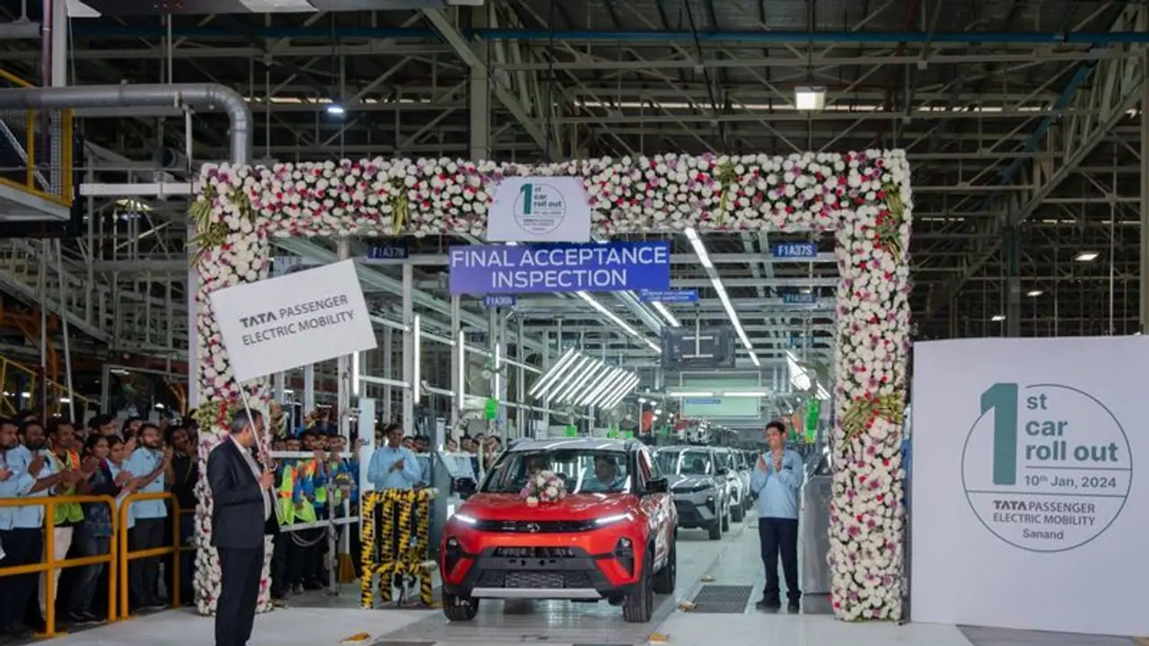ಗುಜರಾತ್‌ನಲ್ಲಿ ಎಲೆಕ್ಟ್ರಿಕ್ ಕಾರುು ಉತ್ಪಾದನೆ ಆರಂಭಿಸಿದ ಟಾಟಾ, ಮೊದಲ ಇವಿ ಅನಾವರಣ!