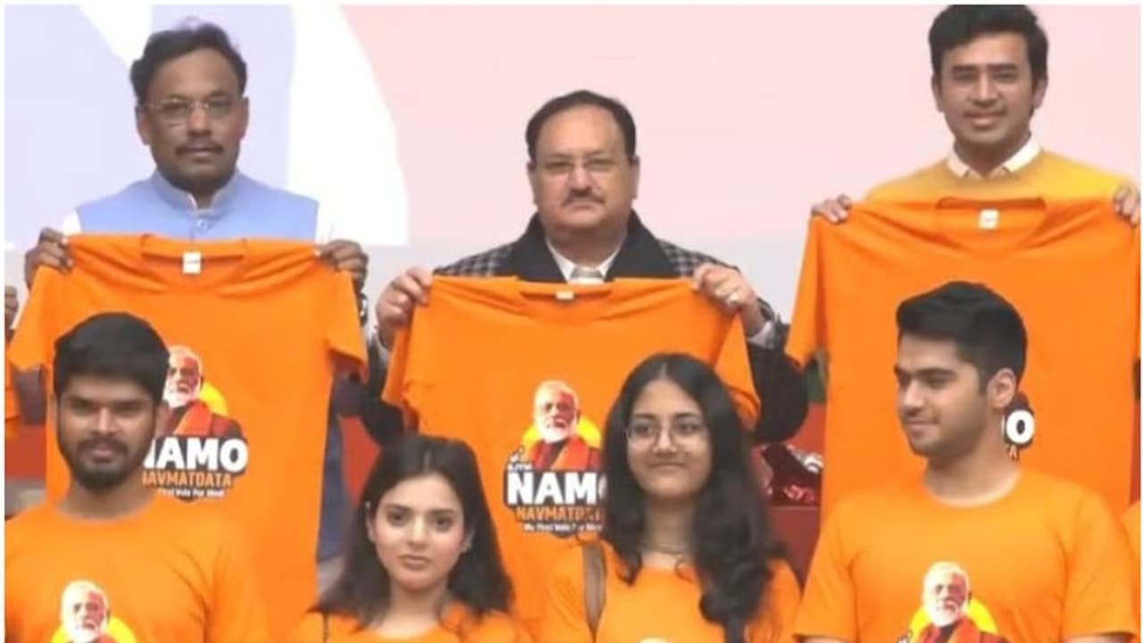 2024 ലെ ആദ്യ വോട്ടർമാരെ ലക്ഷ്യമിട്ട് ബിജെപിയുടെ പുതിയ തന്ത്രം, നടപ്പിലാക്കുക യുവമോർച്ച; തുടക്കമിട്ട് നദ്ദ 2024 ലെ ആദ്യ വോട്ടർമാരെ ലക്ഷ്യമിട്ട് ബിജെപിയുടെ പുതിയ തന്ത്രം, നടപ്പിലാക്കുക യുവമോർച്ച; തുടക്കമിട്ട് നദ്ദ