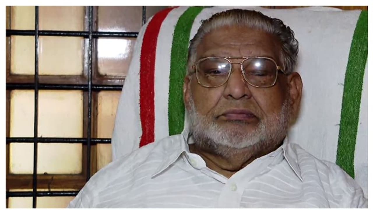 മുൻ മന്ത്രിയും മുതിർന്ന കോൺഗ്രസ് നേതാവുമായ ടി.എച്ച് മുസ്തഫ അന്തരിച്ചു മുൻ മന്ത്രിയും മുതിർന്ന കോൺഗ്രസ് നേതാവുമായ ടി.എച്ച് മുസ്തഫ അന്തരിച്ചു