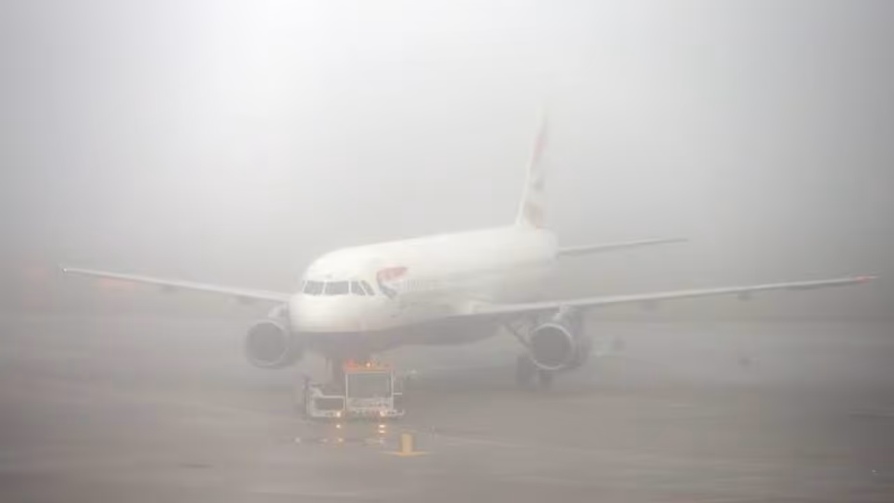 Flight delays due to fog: Contact the airline before travelling, says Delhi airport advisory Flight delays due to fog: Contact the airline before travelling, says Delhi airport advisory