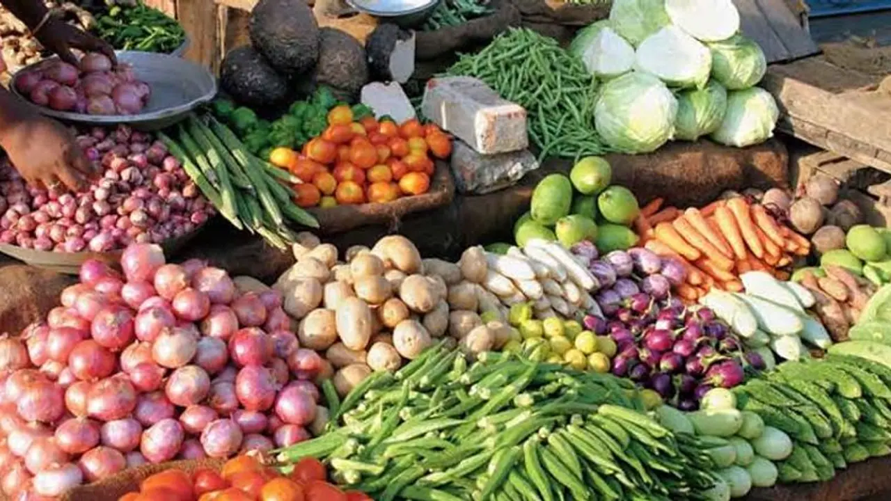 భారత్‌లో పుట్‌పాత్ పై కూరగాయలు విక్రయించిన రష్యన్ యువతి: వీడియో వైరల్