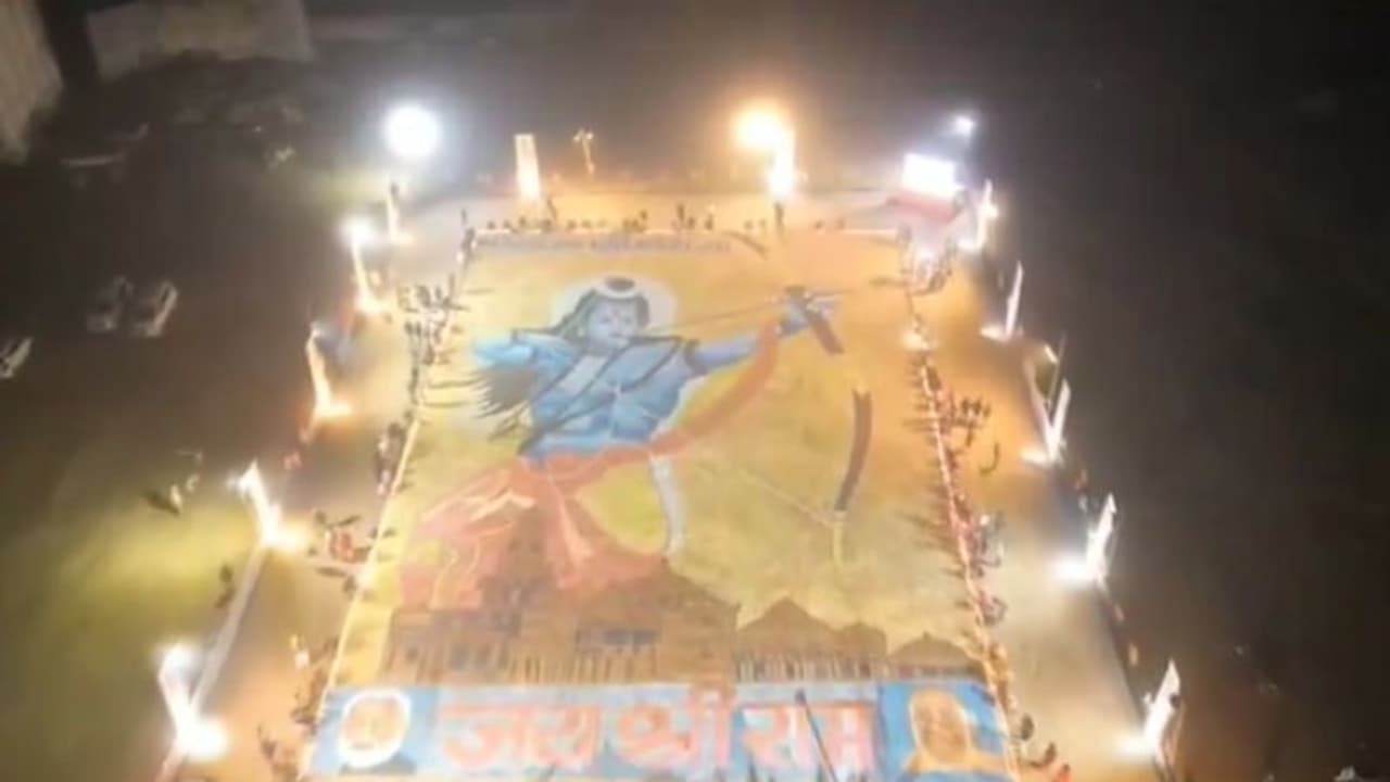 14 లక్షల దీపాల కాంతుల్లో... ధేధీప్యమానంగా వెలిగిపోతున్న అయోధ్య రామయ్య 14 లక్షల దీపాల కాంతుల్లో... ధేధీప్యమానంగా వెలిగిపోతున్న అయోధ్య రామయ్య