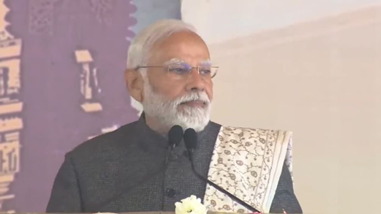 திருக்குறளை மேற்கோள் காட்டி பிரதமர் மோடி பொங்கல் உரை: எல்.முருகன் வீட்டில் களைகட்டிய நிகழ்ச்சி!