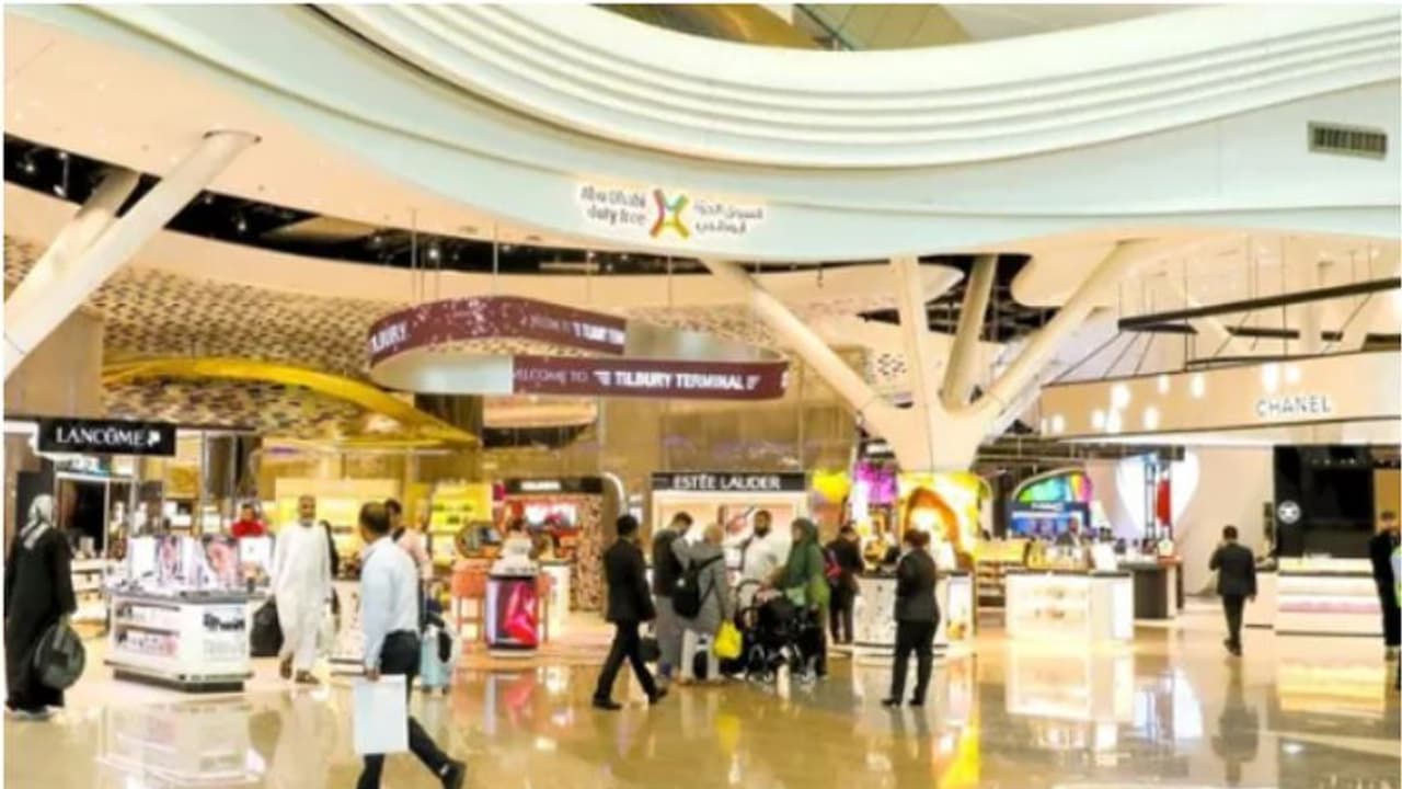 വന് വര്ധന, 20 ശതമാനം വരെ അധിക തുക; എയര്പോര്ട്ട് ടു എയര്പോര്ട്ട് സ്റ്റാറ്റസ് ചേഞ്ച് സേവന നിരക്ക് ഉയരും വന് വര്ധന, 20 ശതമാനം വരെ അധിക തുക; എയര്പോര്ട്ട് ടു എയര്പോര്ട്ട് സ്റ്റാറ്റസ് ചേഞ്ച് സേവന നിരക്ക് ഉയരും