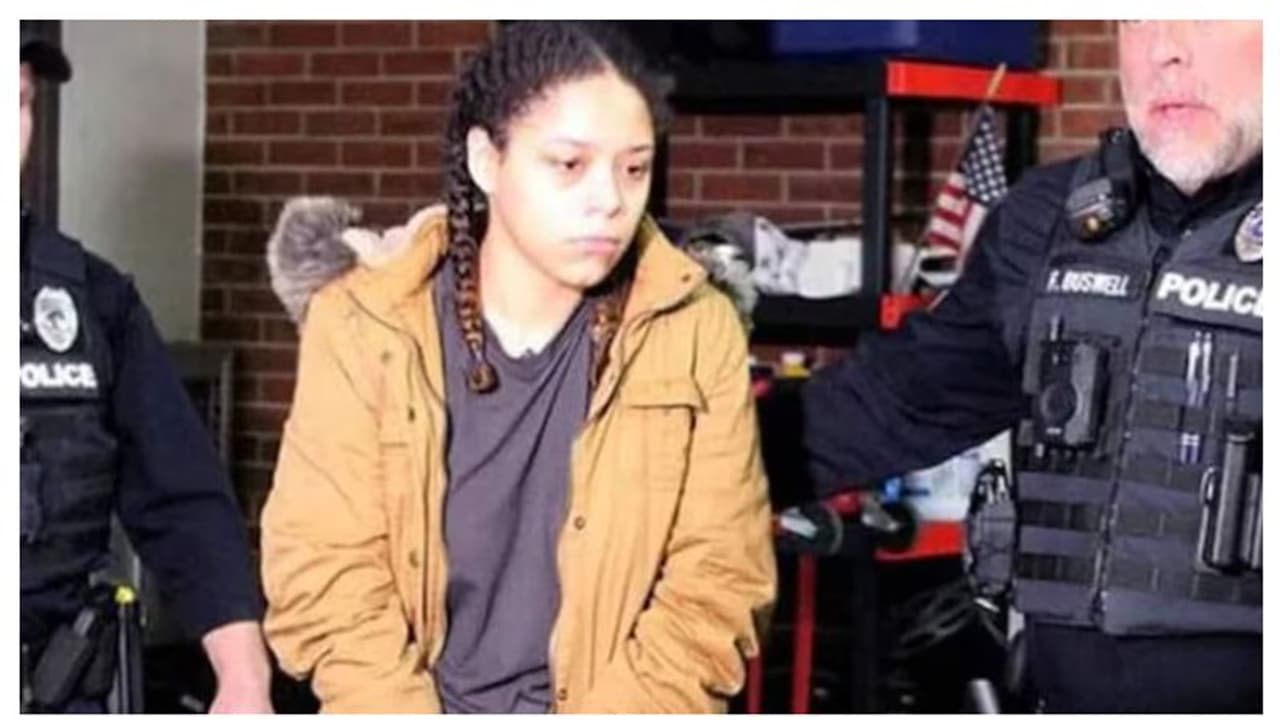 ബാറ്ററിയും നെയിൽപോളിഷും സ്ക്രൂവും നൽകി കാമുകന്റെ പിഞ്ചുകുഞ്ഞിനെ കൊലപ്പെടുത്തി; 20കാരി അറസ്റ്റിൽ ബാറ്ററിയും നെയിൽപോളിഷും സ്ക്രൂവും നൽകി കാമുകന്റെ പിഞ്ചുകുഞ്ഞിനെ കൊലപ്പെടുത്തി; 20കാരി അറസ്റ്റിൽ