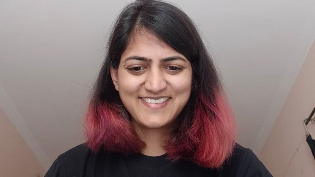 ಕಲರ್ ಕೂದಲಿನ ವ್ಯಾಟ್ಸ್ಆ್ಯಪ್ ಡಿಪಿ, ದಿಗ್ಗಜ ಉದ್ಯಮಿ ಸಂದೇಶಕ್ಕೆ ದಿಗ್ಬ್ರಮೆಗೊಂಡ ಆ್ಯಪ್ ಸಂಸ್ಥಾಪಕಿ! ಕಲರ್ ಕೂದಲಿನ ವ್ಯಾಟ್ಸ್ಆ್ಯಪ್ ಡಿಪಿ, ದಿಗ್ಗಜ ಉದ್ಯಮಿ ಸಂದೇಶಕ್ಕೆ ದಿಗ್ಬ್ರಮೆಗೊಂಡ ಆ್ಯಪ್ ಸಂಸ್ಥಾಪಕಿ!