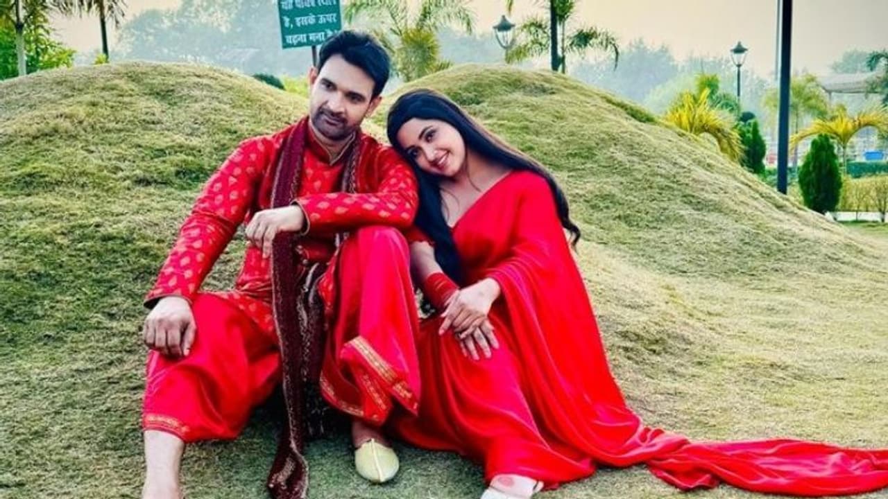 कड़ाके की ठंड में काजल राघवानी के साथ रोमांस करते जय यादव का फोटो हुआ वायरल