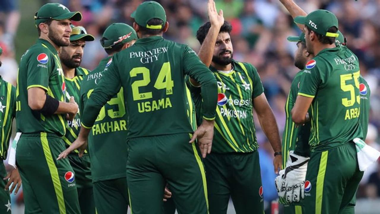 ஊர் ஊரா சுத்தி அடி மேல அடி வாங்கும் பாகிஸ்தான் – எப்போது தான் மீளுமோ? 2ஆவது டி20யிலும் தோல்வி! ஊர் ஊரா சுத்தி அடி மேல அடி வாங்கும் பாகிஸ்தான் – எப்போது தான் மீளுமோ? 2ஆவது டி20யிலும் தோல்வி!