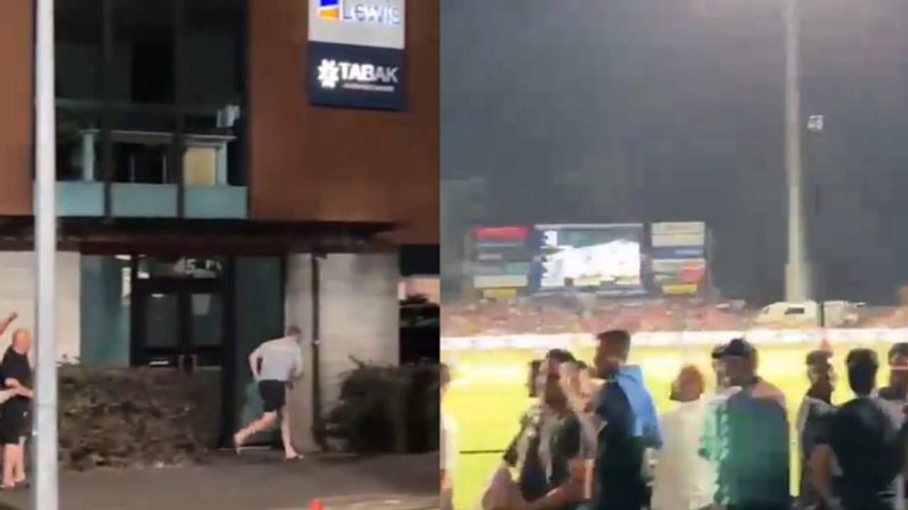 Viral: సిక్స్ కొట్టిన బాల్ను ఎత్తుకెళ్లిన ప్రేక్షకుడు.. ఆగిపోయిన మ్యాచ్.. వీడియో వైరల్ Viral: సిక్స్ కొట్టిన బాల్ను ఎత్తుకెళ్లిన ప్రేక్షకుడు.. ఆగిపోయిన మ్యాచ్.. వీడియో వైరల్