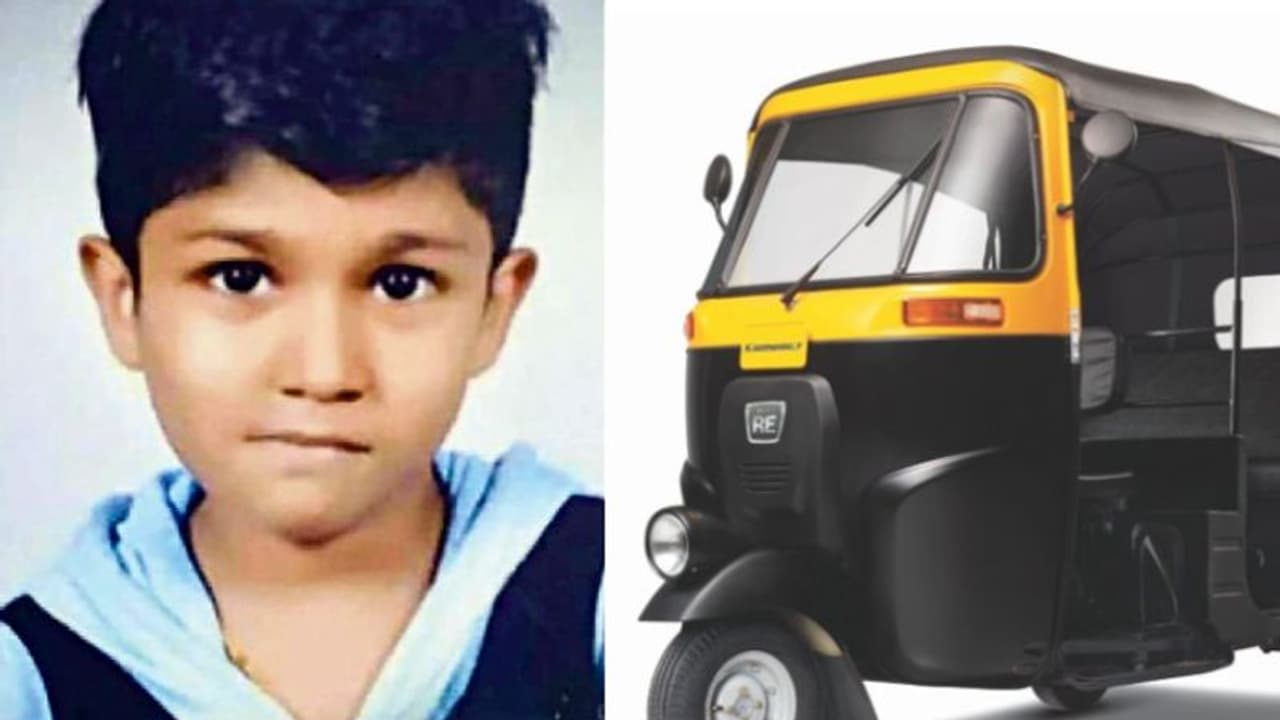 അമ്മക്കൊപ്പം ഓട്ടോയിൽ പോകവേ 7 വയസുകാരൻ തല പുറത്തേക്കിട്ടു, ഇലക്ട്രിക് പോസ്റ്റിലിടിച്ച് ദാരുണാന്ത്യം