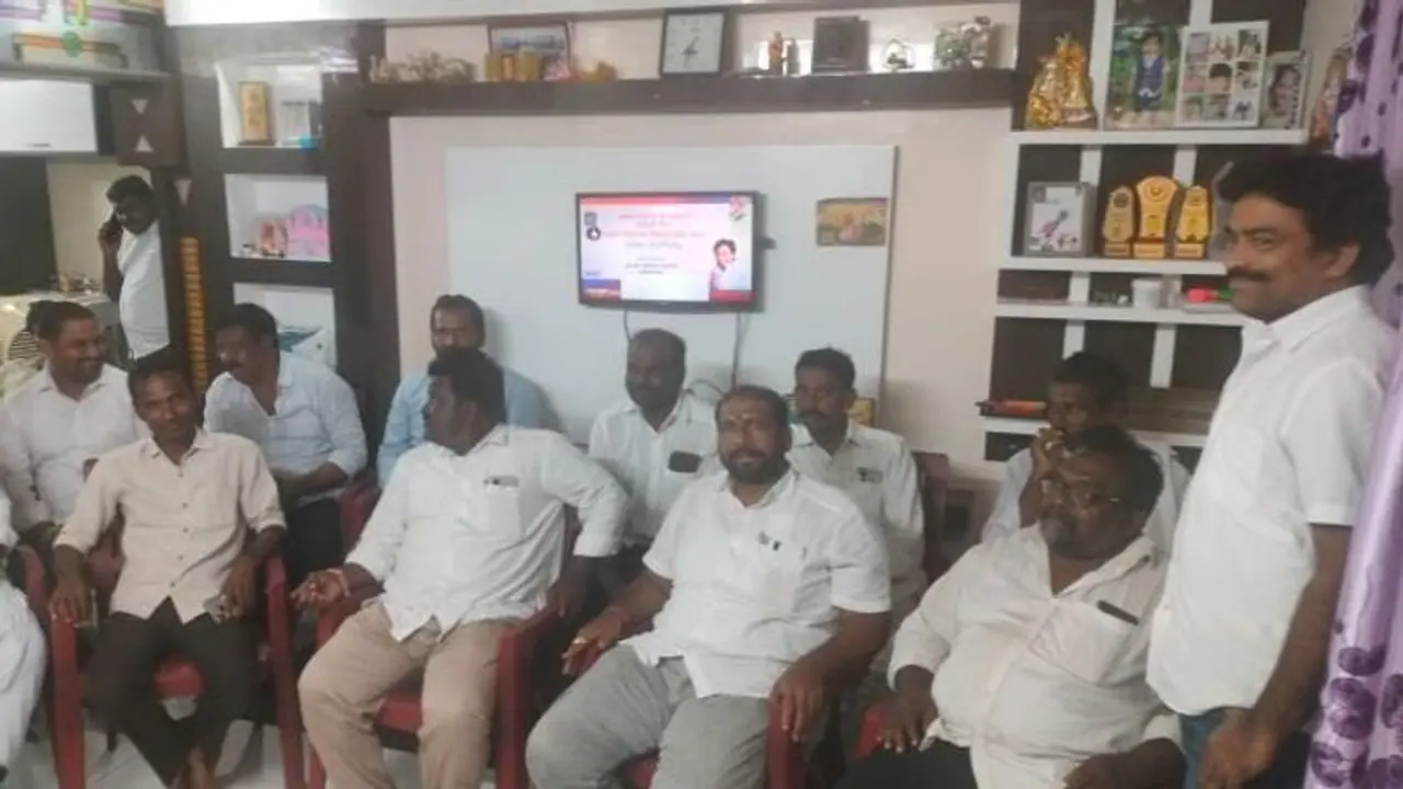 సంక్రాంతి సంబరాల్లో మునిగిన అంబటి రాంబాబుకు షాక్ ... సత్తెనపల్లి వైసిపి నేతల అసమ్మతిరాగం సంక్రాంతి సంబరాల్లో మునిగిన అంబటి రాంబాబుకు షాక్ ... సత్తెనపల్లి వైసిపి నేతల అసమ్మతిరాగం