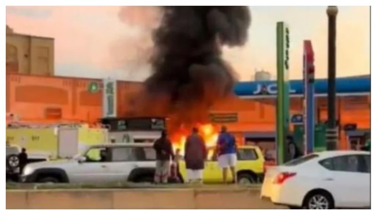 പെട്രോള് പമ്പില് അഗ്നിബാധ; ഒരു മരണം, ഏതാനും പേര്ക്ക് പരിക്ക്, വാഹനങ്ങള്ക്ക് കേടുപാടുകള്, സംഭവം സൗദിയിൽ പെട്രോള് പമ്പില് അഗ്നിബാധ; ഒരു മരണം, ഏതാനും പേര്ക്ക് പരിക്ക്, വാഹനങ്ങള്ക്ക് കേടുപാടുകള്, സംഭവം സൗദിയിൽ