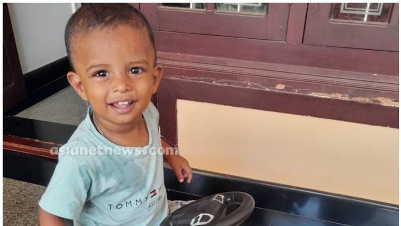 മലപ്പുറത്ത് രണ്ട് വയസുകാരൻ കുളത്തിൽ വീണ് മരിച്ചു മലപ്പുറത്ത് രണ്ട് വയസുകാരൻ കുളത്തിൽ വീണ് മരിച്ചു