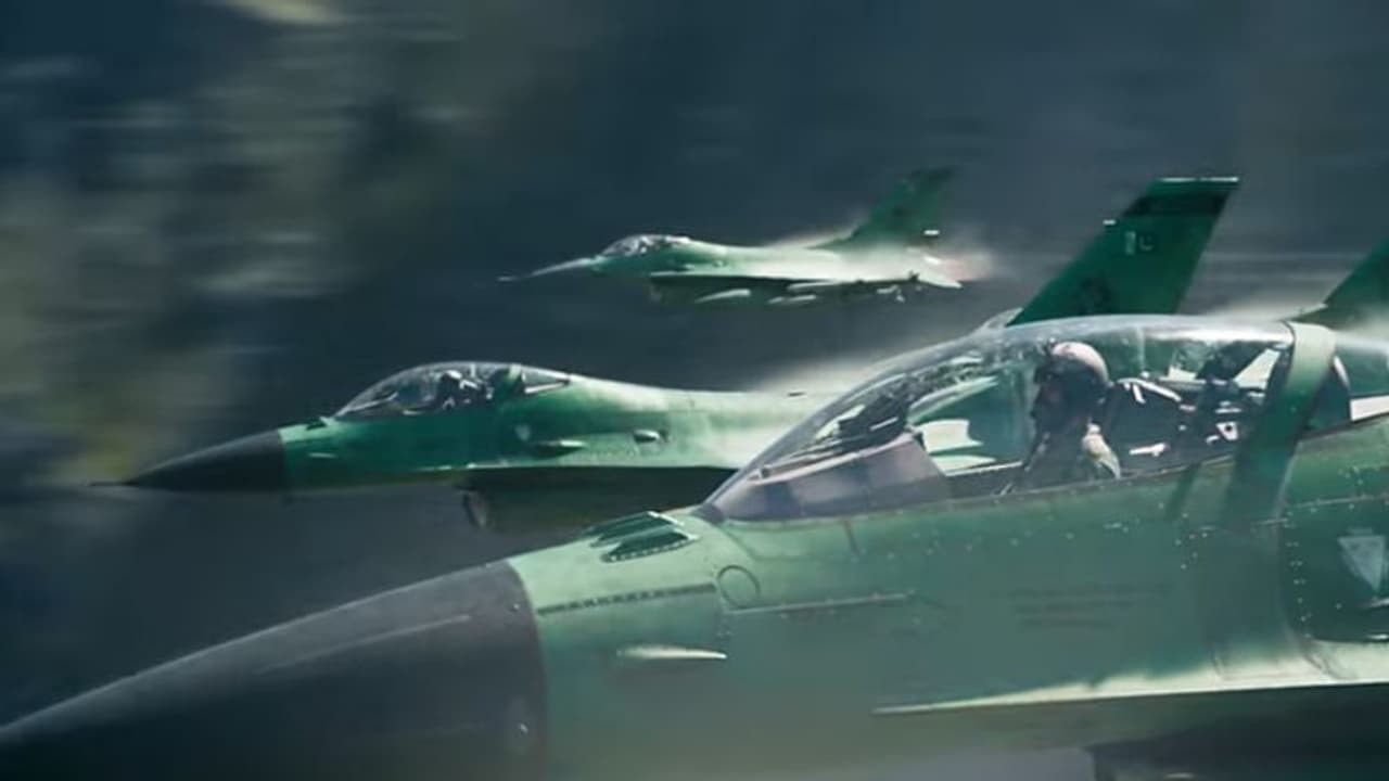 യുദ്ധം ഇനി ആകാശത്ത്, ഫൈറ്ററിന്റെ ട്രെയിലര് ത്രസിപ്പിക്കും യുദ്ധം ഇനി ആകാശത്ത്, ഫൈറ്ററിന്റെ ട്രെയിലര് ത്രസിപ്പിക്കും