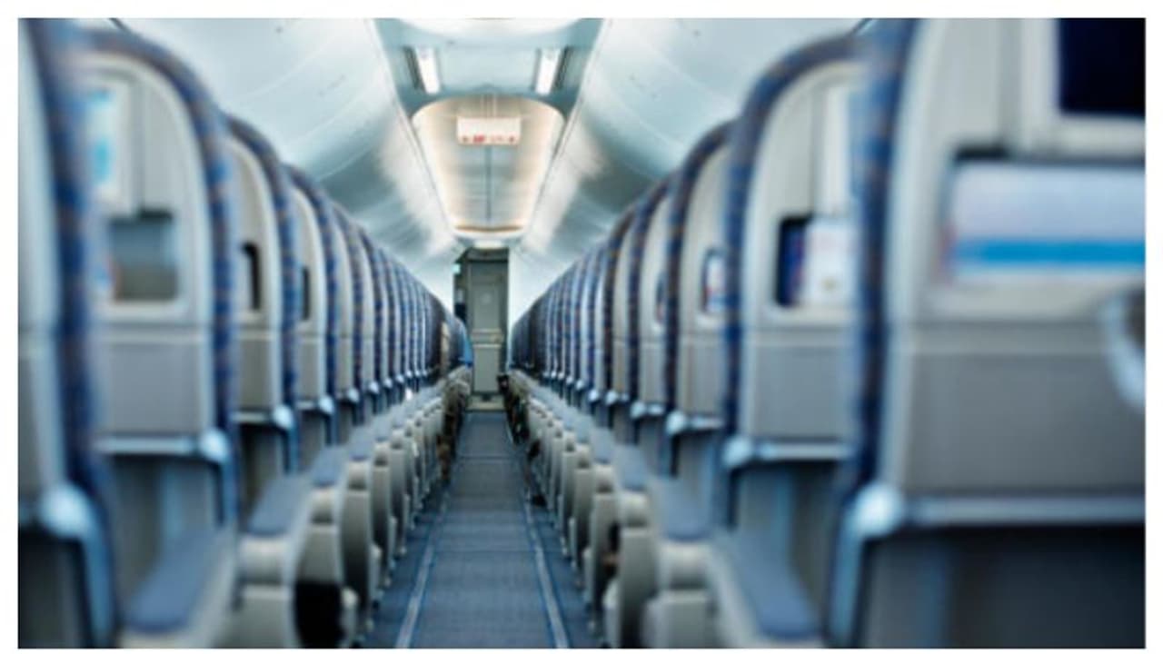 നോണ് സ്റ്റോപ്പ് സര്വീസിന് പിന്നാലെ ടിക്കറ്റ് നിരക്കില് വന് ഇളവ്! കേരളത്തിലേക്കും പുതുവത്സര ഓഫര് നോണ് സ്റ്റോപ്പ് സര്വീസിന് പിന്നാലെ ടിക്കറ്റ് നിരക്കില് വന് ഇളവ്! കേരളത്തിലേക്കും പുതുവത്സര ഓഫര്