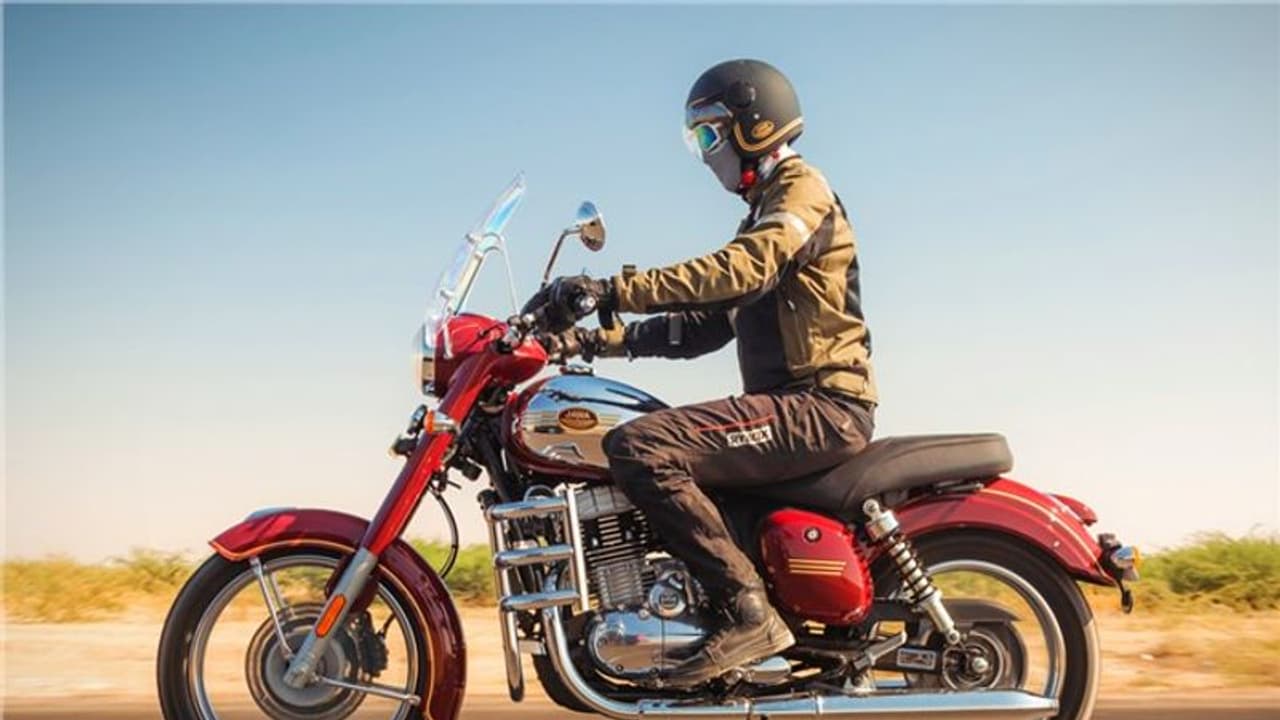 പുതിയ ജാവ 350 മോട്ടോർസൈക്കിൾ എത്തി, വില 2.15 ലക്ഷം പുതിയ ജാവ 350 മോട്ടോർസൈക്കിൾ എത്തി, വില 2.15 ലക്ഷം